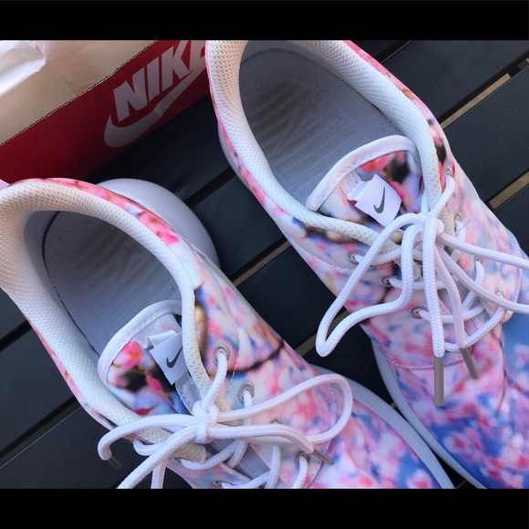 Limited Edition Nike Roshe One Cherry Bls Sneakers - Picture 4 of 7
